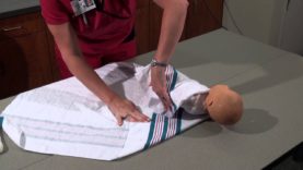 Swaddling a baby: How to do it?